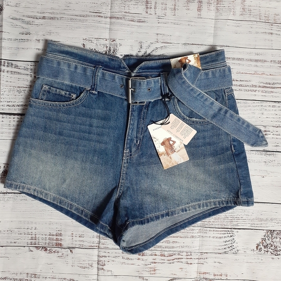 NWT Sincerely Jules Size 5 Super High Rise Denim Shorts - Picture 1 of 3